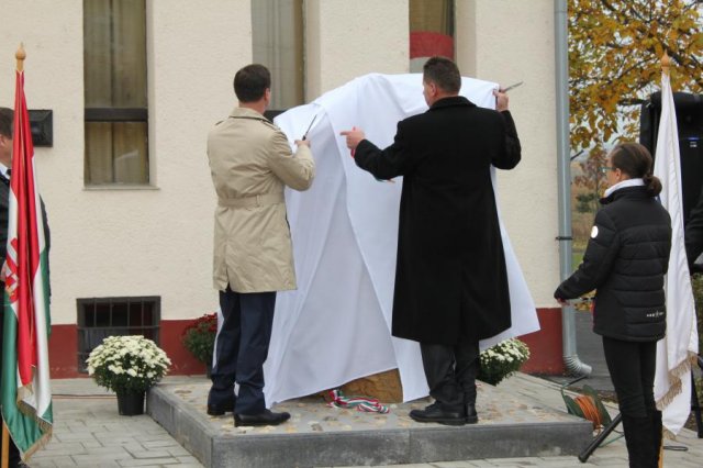 2016-1956-os megemlékezés, emlékmű átadása