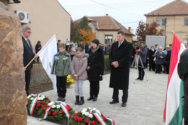2016-1956-os megemlékezés, emlékmű átadása