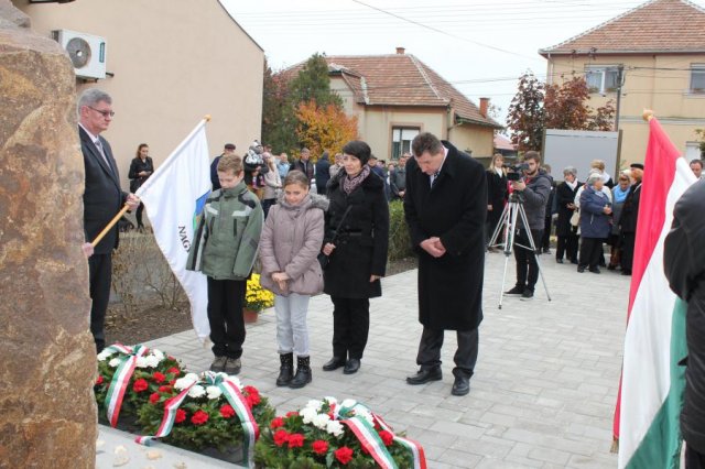 2016-1956-os megemlékezés, emlékmű átadása