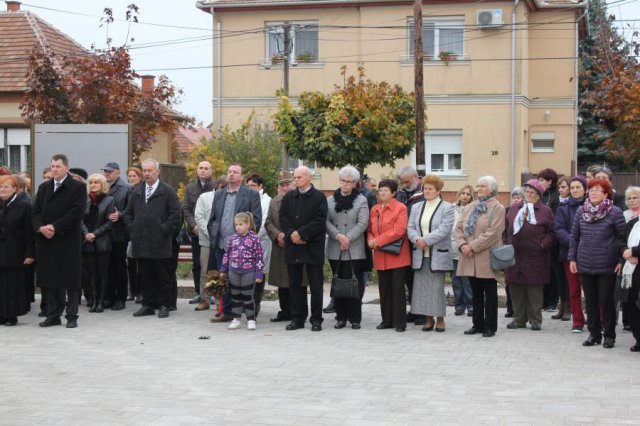 2016-1956-os megemlékezés, emlékmű átadása