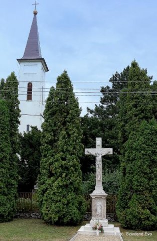 2017 Temetői harangláb és az áthelyezett keresztek megáldása