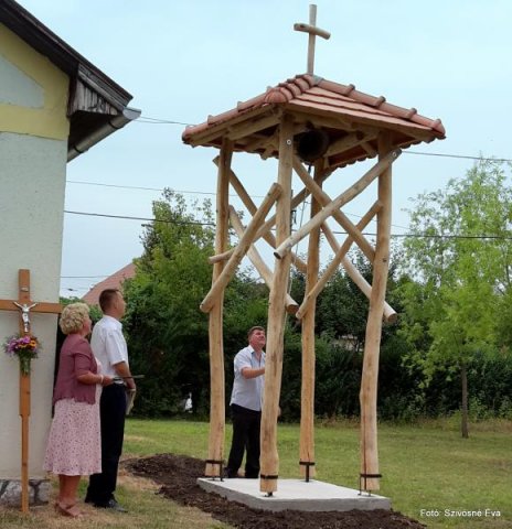 2017 Temetői harangláb és az áthelyezett keresztek megáldása