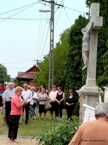 2017 Temetői harangláb és az áthelyezett keresztek megáldása