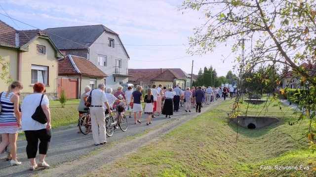 2017 Temetői harangláb és az áthelyezett keresztek megáldása