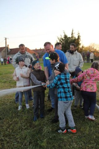 2017 Szent Iván éji tűzgyújtás, Májusfa állítás