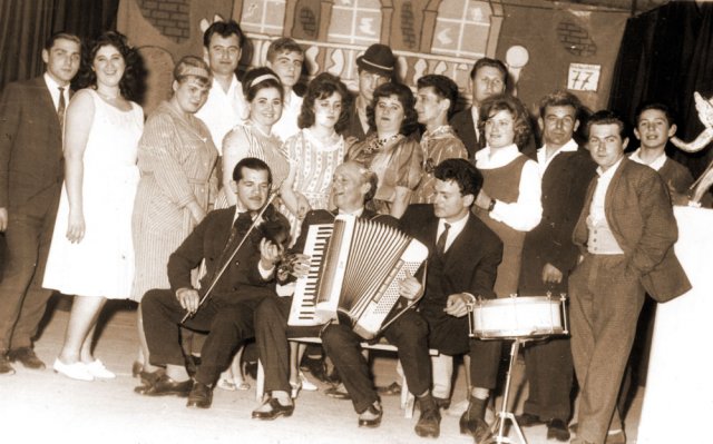 f_veres_01_bastyasatany_77_szereplok_rendezte_a_veres_hazasparc903