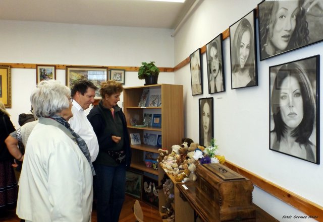 Egyedi tárgyak, gyűjtemények kiállítása